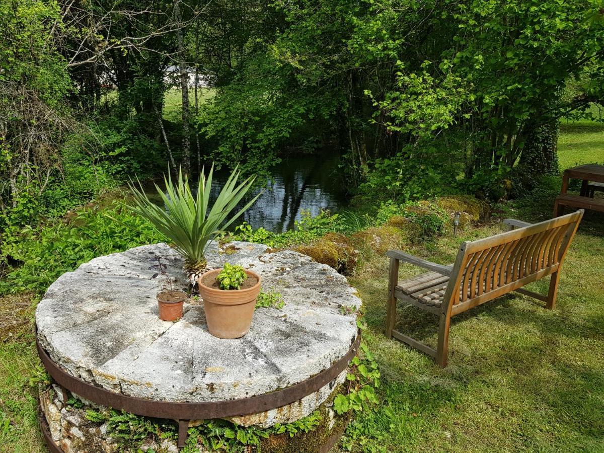 Le Moulin De Jules Et Akasha Bed & Breakfast Murat Exterior foto